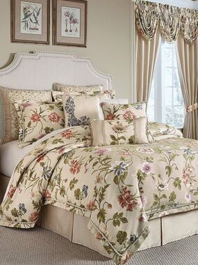 Croscill Queen Daphne queen, Jacard floral bedding set